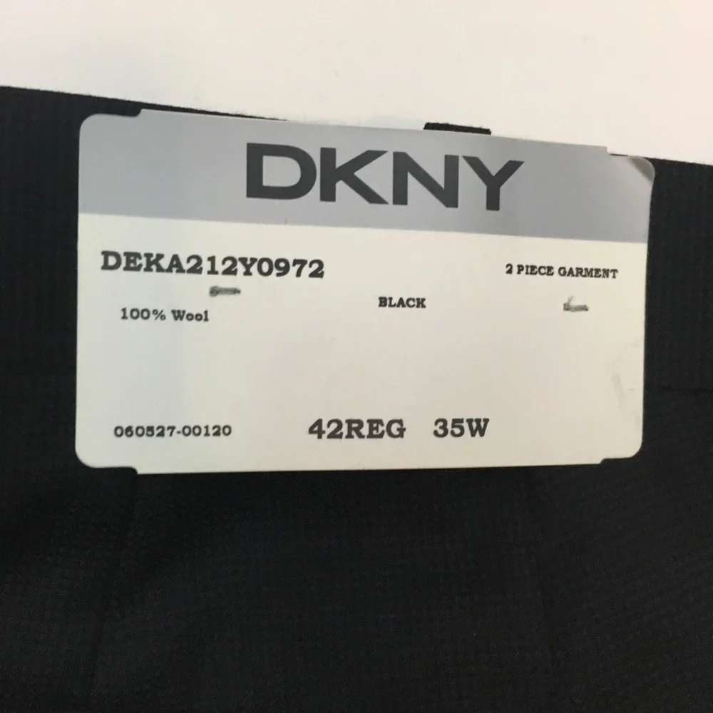 New dkny 2 piece 42r men’s suit black slim fit  2 button 100% wool nwt ea0060